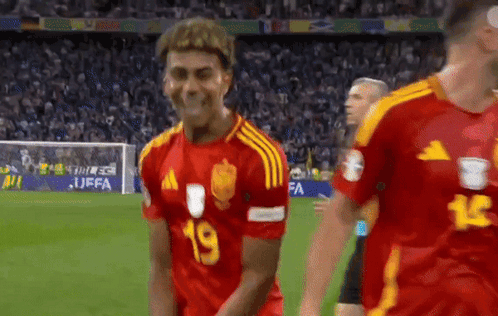 Lamine Yamal Gif
