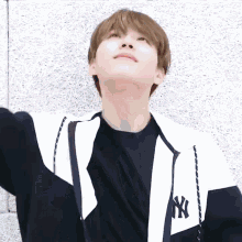 Kim Jin-Woo Gif